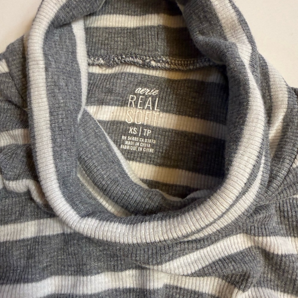 Aerie Men's Turtleneck Sweater in Gray and White Stripes